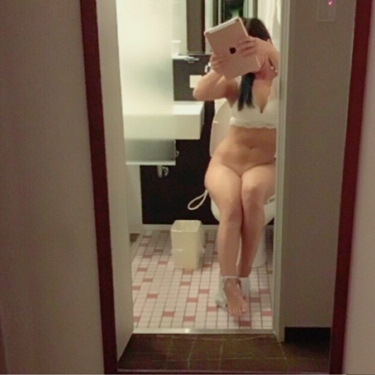5年くらい前の写真です。
体型は今もあんまり変わってないと思います。
ただ以前よりえっちにはなりました。