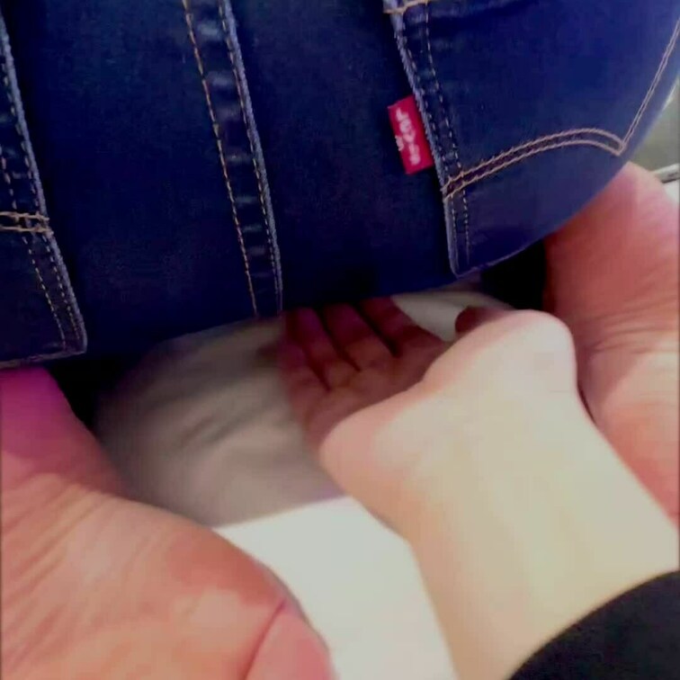 Luuがプレイベートで興奮するLeeの姿だよ💕
ベットで一緒にゴロゴロしてたらお尻見て興奮しちゃったよ😆