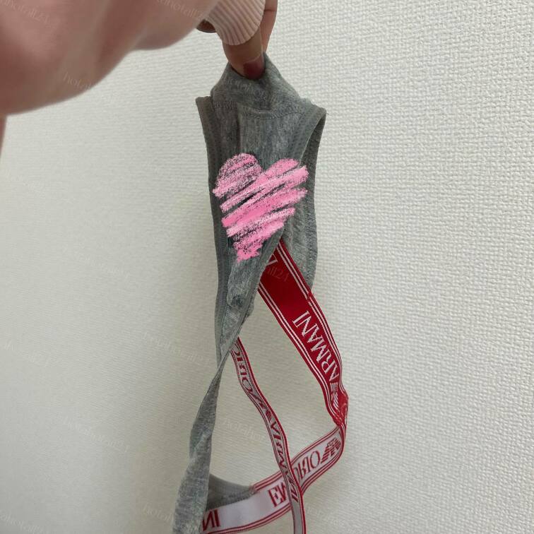 穢れたアルマーニ。
高貴な存在をこの手で汚す背徳感

#フェチ
#変態
#パンツ
#ブラジャー
#パンティ