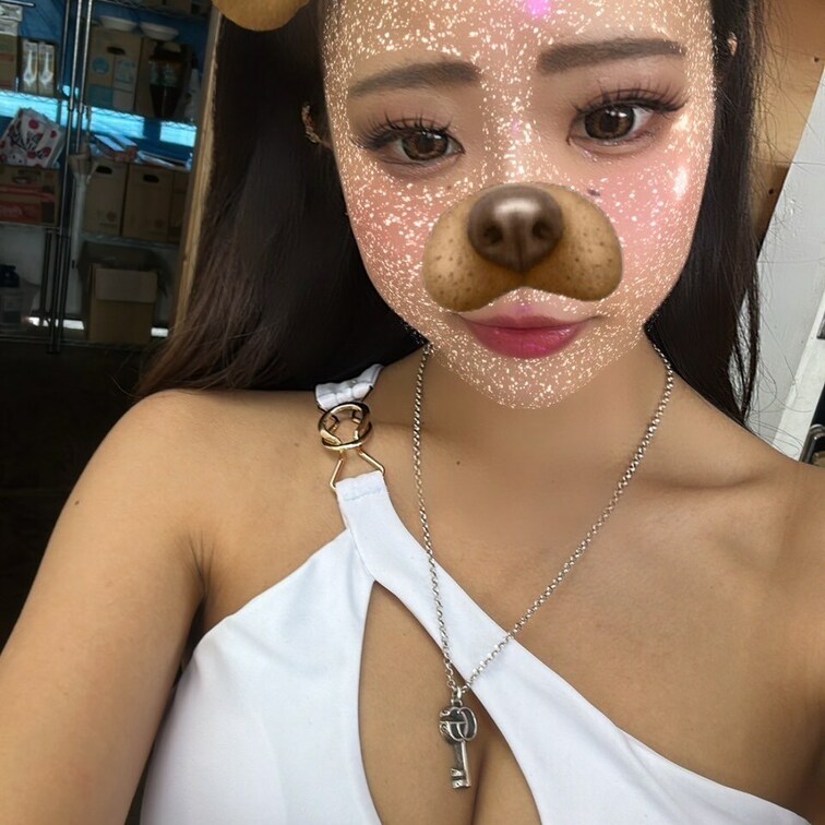 水着いっぱいきたなぁ👙　どんな衣装が皆様好きですか？　ご指示がほしいです🥺
