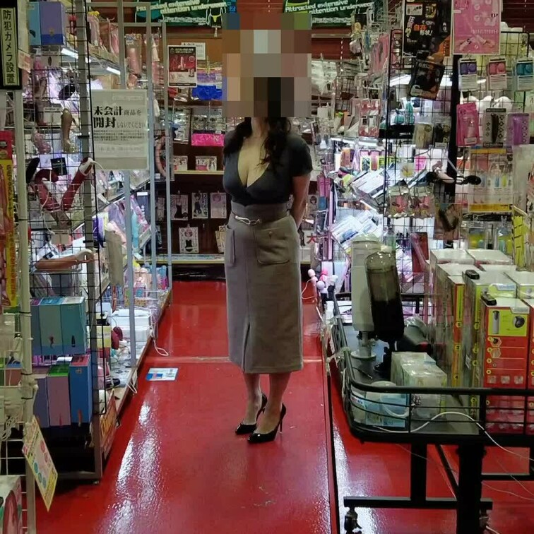 視線が気になってお買い物に集中できない🥺💞