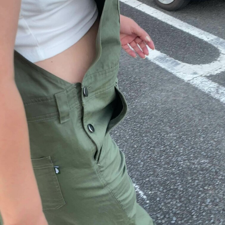 ツナギstyle妻　覗き込めば見える…