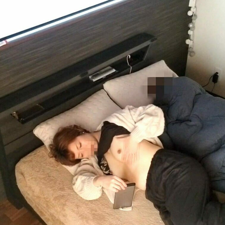 本編もどうぞ・・　

【妻のオナニー＃3】色々演じる妻。今度は私がバックから妻を○○○！






