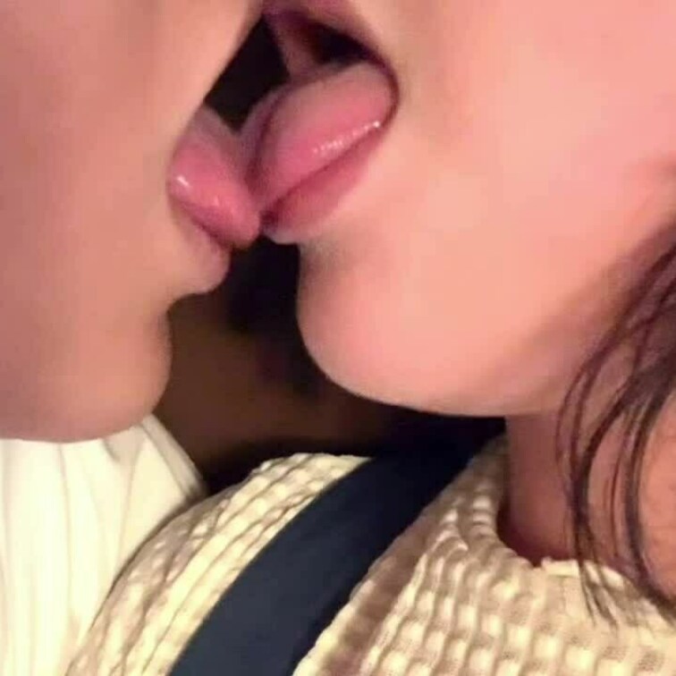 アプリで仲良くなった
乳首激弱の年下くんとちゅー💋