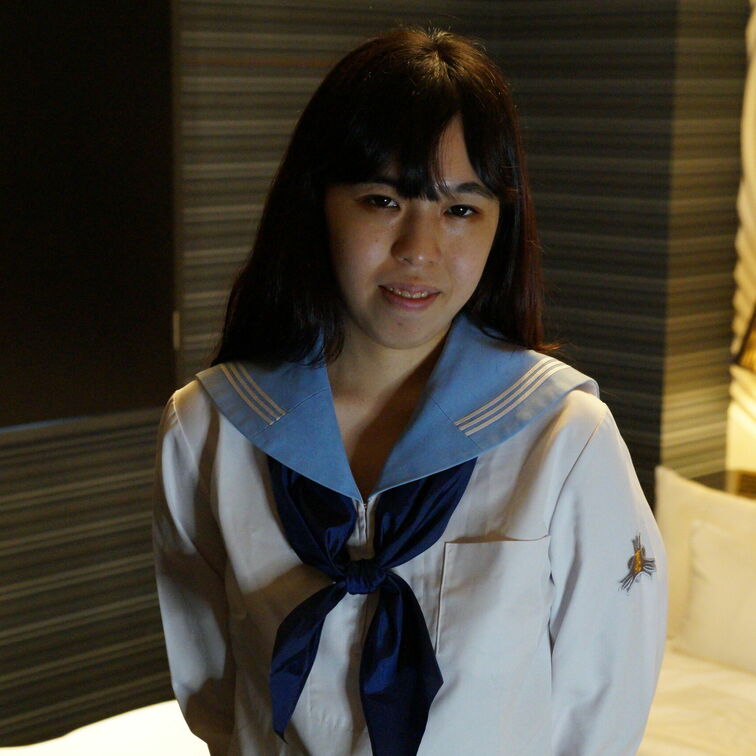高〇学園の水色襟の清楚でかわいらしいセーラー服に身を包んだ、本物の○○○にも見えちゃう真面目そうな女の子。さて、どんな変