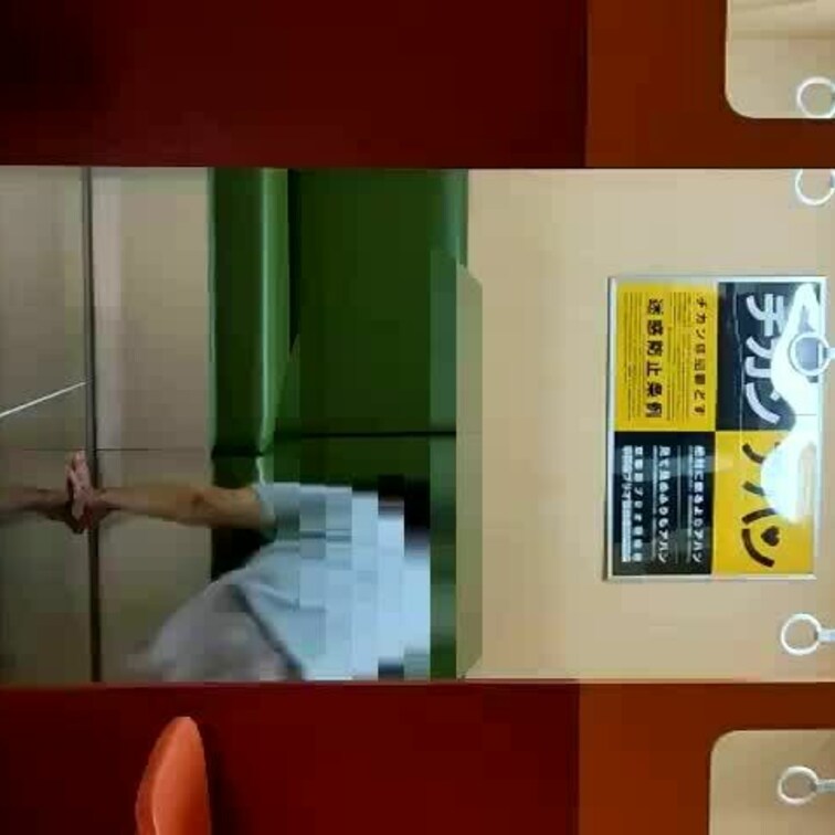 完全プライベート撮影のファンクラブ限定動画
２１歳の女の子の初めての顔踏み、足舐め、
生々しいリアクションが可愛いで
