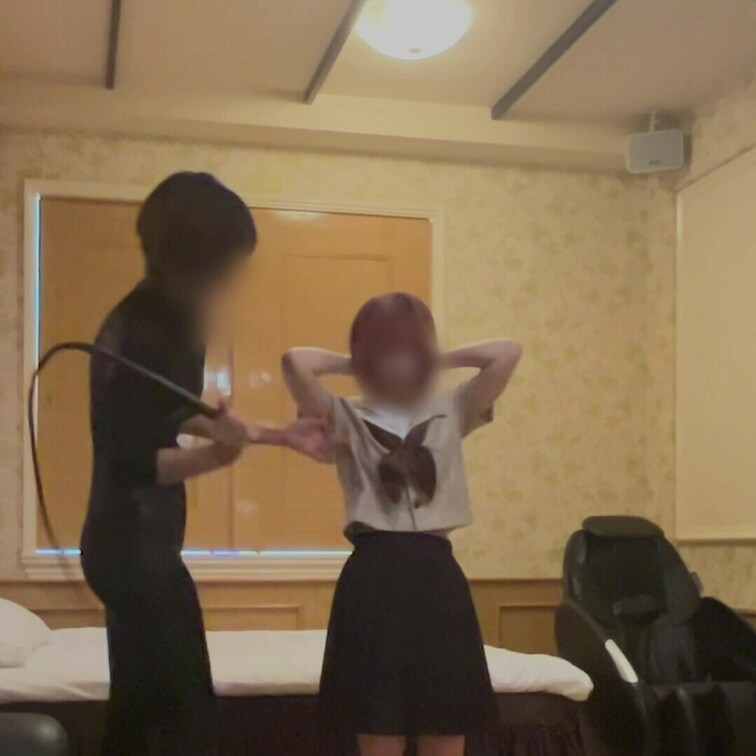 鞭打ち！♡
バラ鞭と、一本鞭二種類で遊んでもらったよー！！
