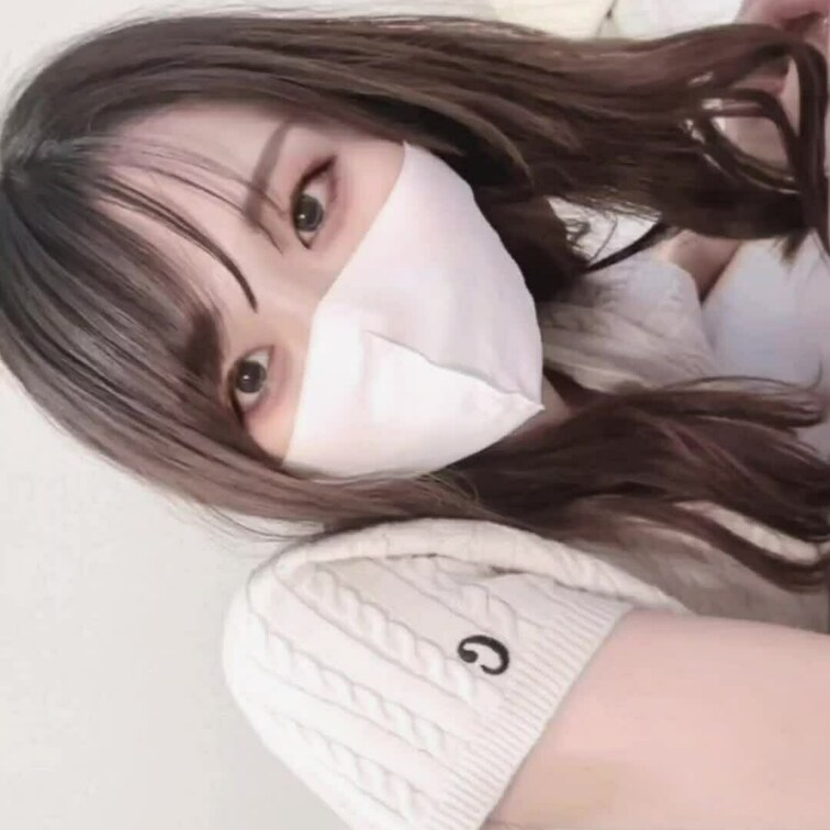 外出してたけどムラムラしちゃって...帰ってきて即オナニーしちゃうリアル動画です🩷