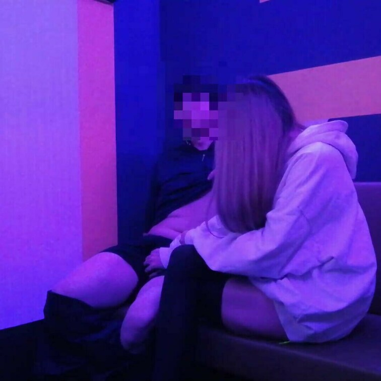 ７分５１秒
金髪ギャル様です。普段は、ガールズバー勤務だそうで、なかなか日中は会うことができませんでしたが、やっと会え
