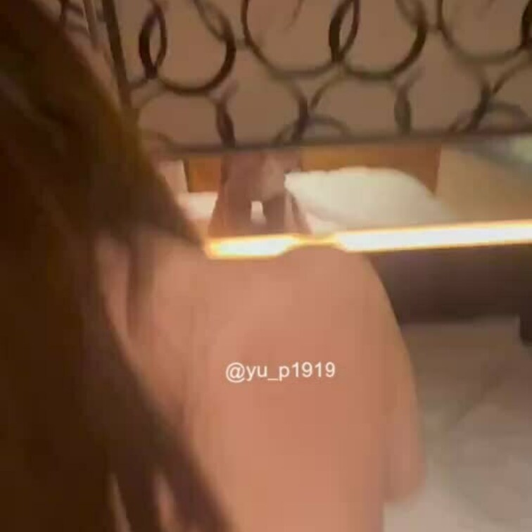 鏡に映る巨乳