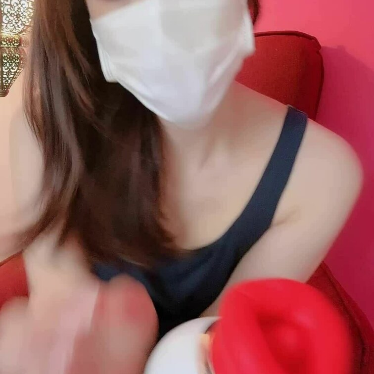 みなさんこんばんは🌇
大阪は蒸し暑いです。
いかがお過ごしですか？

今日のタイトルは「さとし君クンニして🩷🩷」