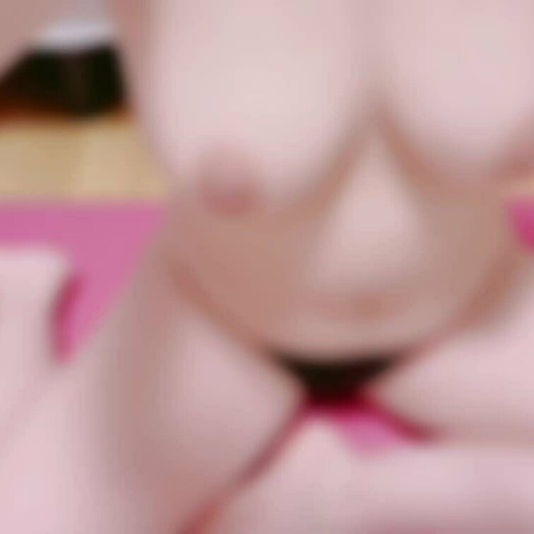ねえ、その雑魚チンポ、私にいじめさせて？👄❤️‍🔥
あーあ。もう我慢汁出ちゃってんじゃん。
情けないなあ。私まだ亀頭