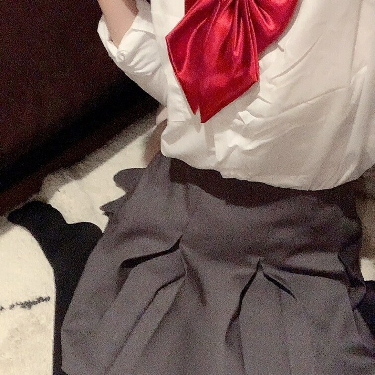 「いいね❤」を押してから見てくれると嬉しいです✨
今回は制服コスプレしてみました!
今週は木曜日と金曜日にも