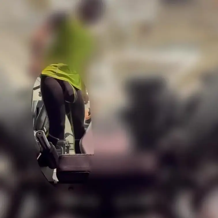 鬼龍院の動画: P24cmのデカ玉がジムでトレーニング