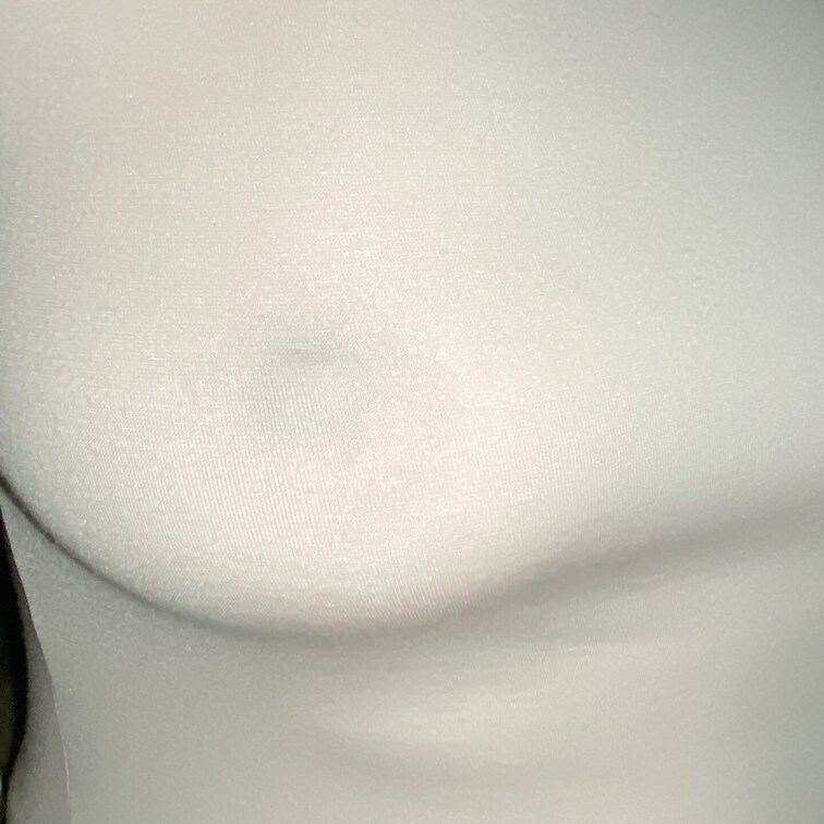 乳首透けてるー😅💦