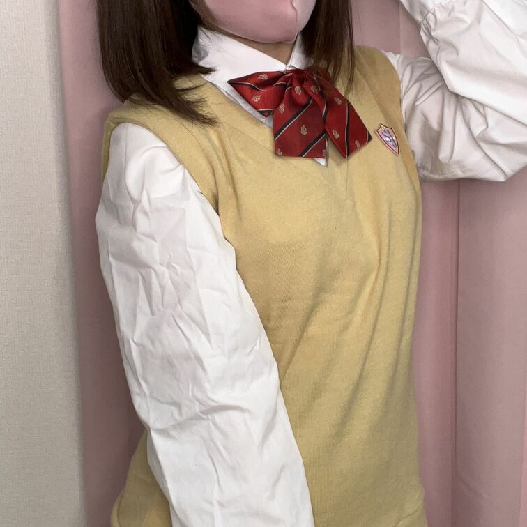 こんばんは❗　祇園寺みゆです🌙

今回投稿した動画は制服コスプレでおっぱいを見てほしくて動画を撮った動画です🍎
