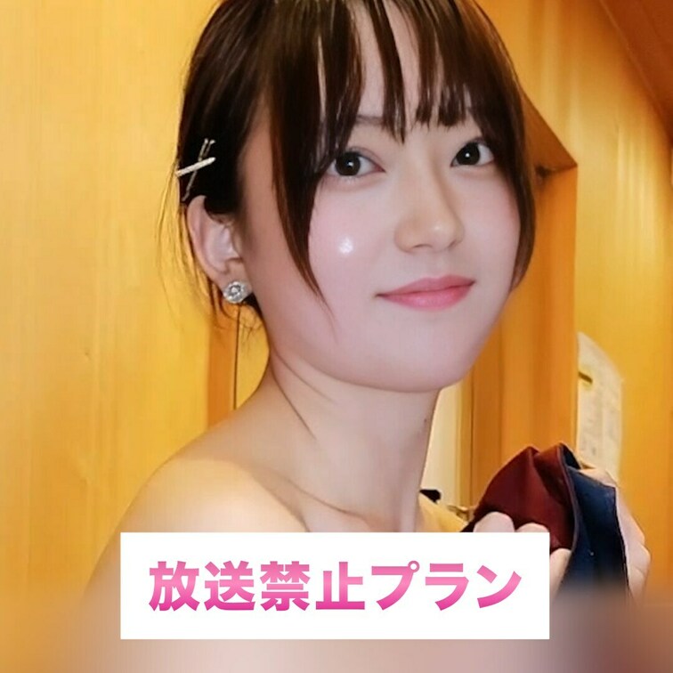 脱衣場で綺麗お尻を覗き見♡