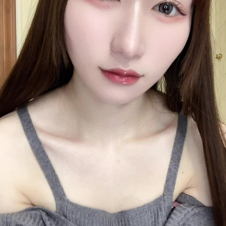 さなはじめてのフェラ動画🫣🫣
セリフ付きでしっかり目を見ながら舐め舐めしてるよ、、🥹🩷かなり恥ずかしい😂😂