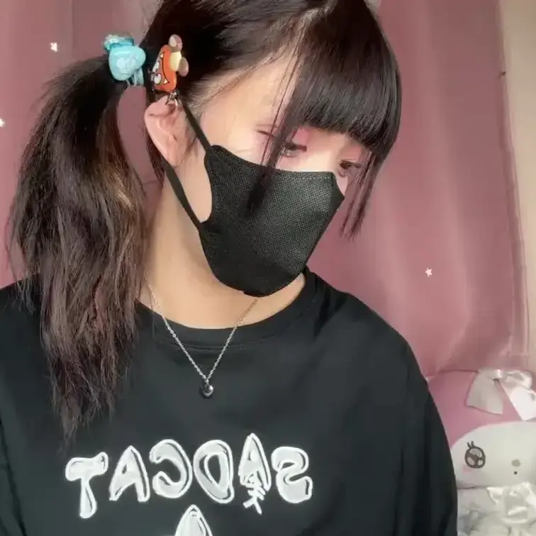 【みれい 20 歳】

みれいさんのライブ配信動画です
生ライブ配信だと、1 回の有料配信を視聴すると、おおよそ平