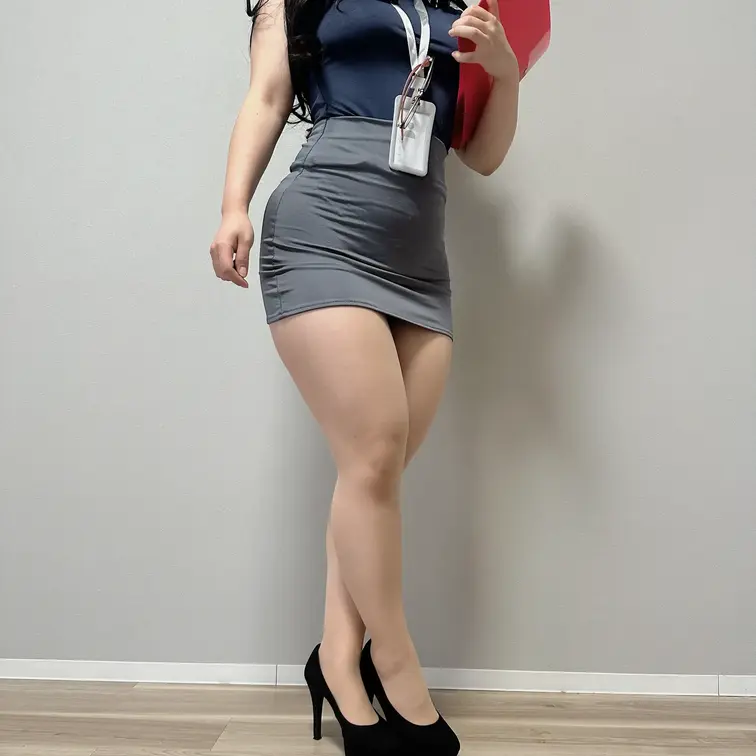 OLゆい様、ムレムレのパンスト写真と動画を載せていくから楽しみにしててね💕