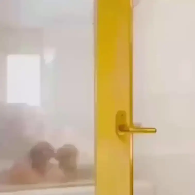 男性とお風呂に入ってる妻をこっそり撮影、しっかりとキス、フェラ、バックとされてました。ベッドでは鼻の穴と耳の穴に舌を捩じ