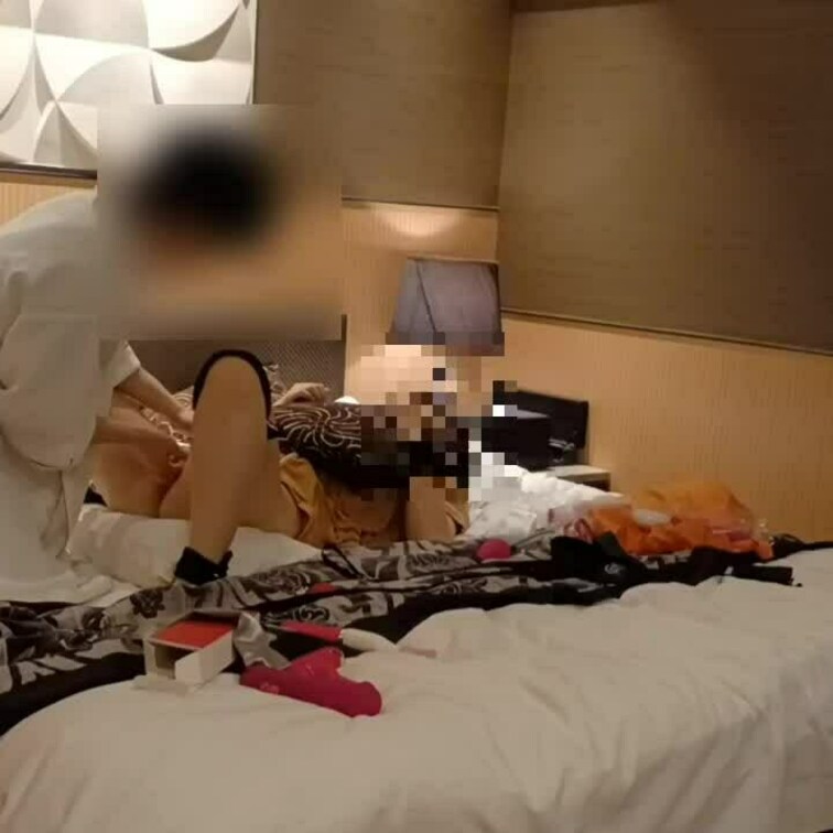 手マンからバイブ、吸うやつとどんどんヤバくなってくやつ

超敏感、人生初挿入で連続中イキのかわいいJDなりたての甘え