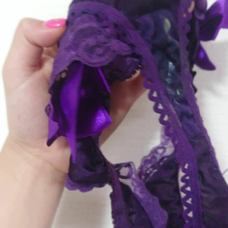 こんなに濡れ濡れの2日目のパンツ。。
お嫁に行きました♥
匂いをかいだり舐めたりこすりつけたりするのかなぁと思うと私
