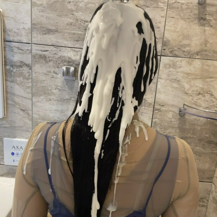 お尻までのスーパーロングヘア❣️
髪にドロドロ（ダイラタンシー）をぶっかけて固める動画です🥺
見たことない感触？です
