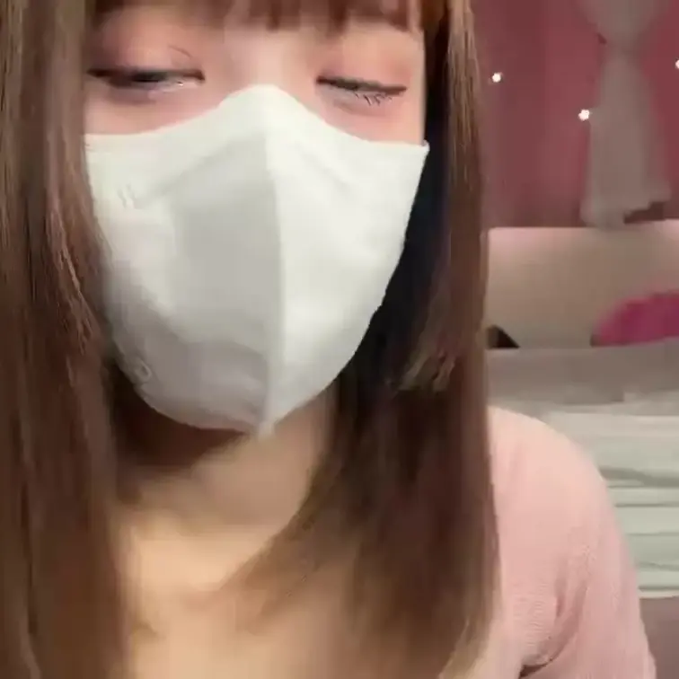 【みれい 20 歳】

みれいさんのライブ配信動画です
生ライブ配信だと、1 回の有料配信を視聴すると、おおよそ平