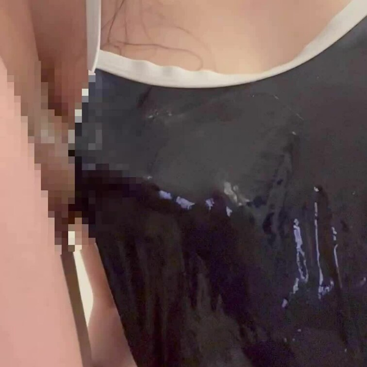 スク水ローションプレイでやりたかったこと🤤
ぬるぬるおっぱいが竿に当たってコリコリ乳首が亀頭に引っかかって最高でした…