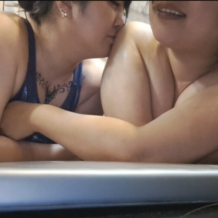 mei &夜咲夢乃のレズローションマッサージ遊び

これは気持ち良すぎる。。女同士でしか味わえない快楽、貴方も覗いて