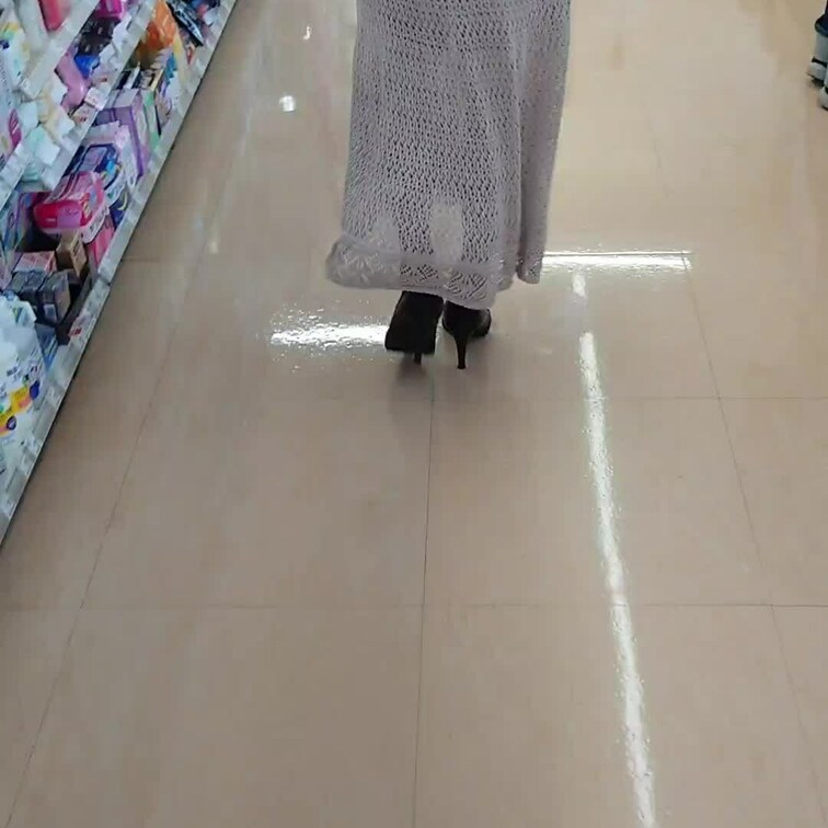 コンビニにスケスケの服で行ったときの動画です。
他のお客さんにも見られてめっちゃ興奮しましたよ！！