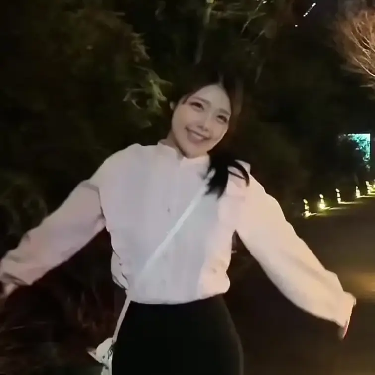 ふりふりブラウス可愛い？‪🫶