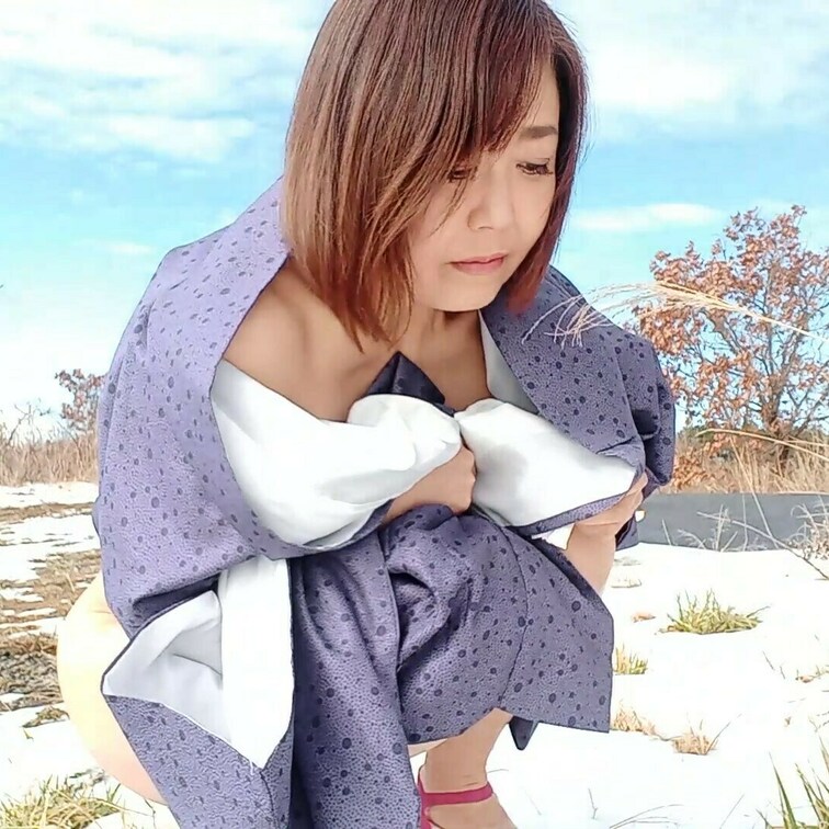 全裸に着物を羽織った格好で
開放的な気分になり
野〇ョン

全てを出しきって
スッキリします✨

素晴らし