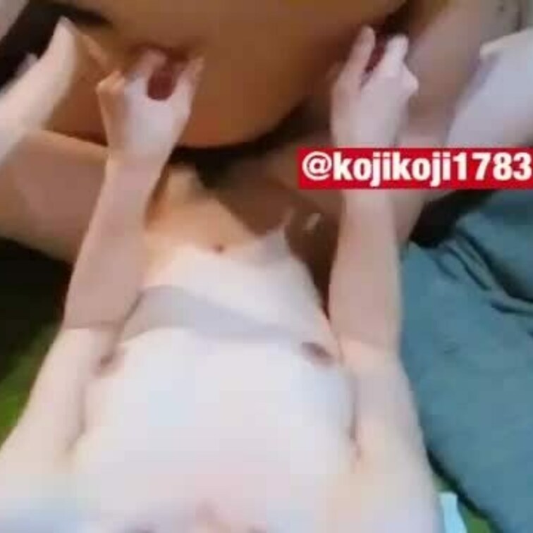 ☆顔出し☆正常位で乳首責め 

嫁ちゃんはいつも乳首を責めてくるので乳首開発されてしまいました😅

近々、有料プ