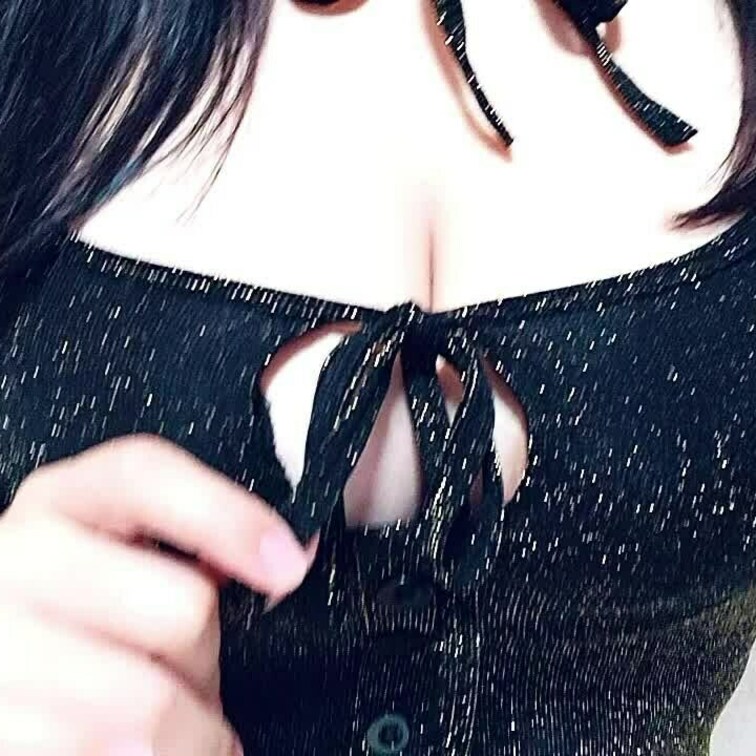 リボンとって乳首カリカリ♡