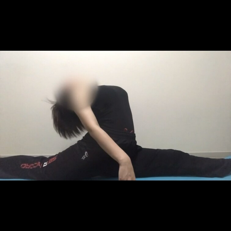 筋トレ後に柔軟🐈
ウェアで柔軟してほしいとリクエストあったので、今日撮ってみました！

とか言って、途中暑くてキャ