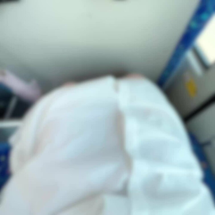バスの中でパンツずらして…こっそり🥺

