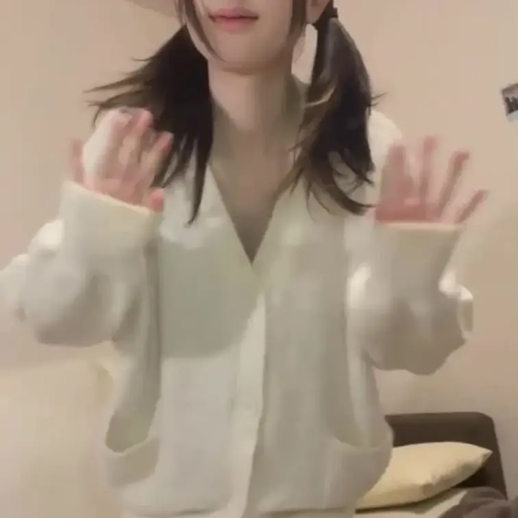 はじめまして☆きずなです！！
これから色んなこと挑戦していきます♡

乳首がピンクで可愛いってよく褒められます！