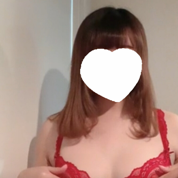 顔出しして下着見せつけてる