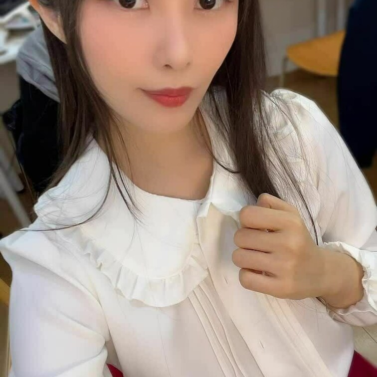 きゃあ💕

この日はなんか女の子っぽく見える？！
(あまりこういうスカートはかないせいかも？)