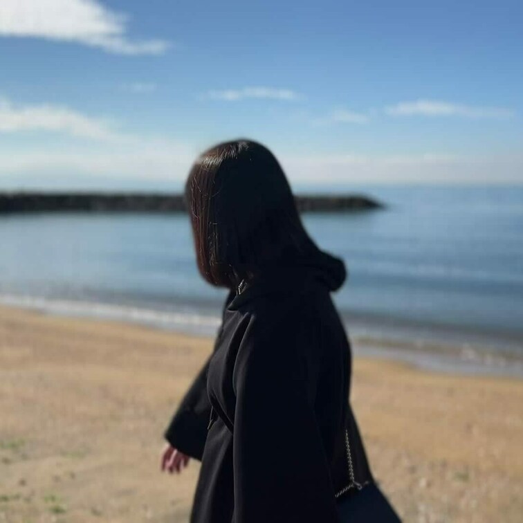 明日で6月も終わり。
いよいよ本格的な夏になっていきますね。

今年のころんとの夏の目標は
海で全裸の写真を撮影