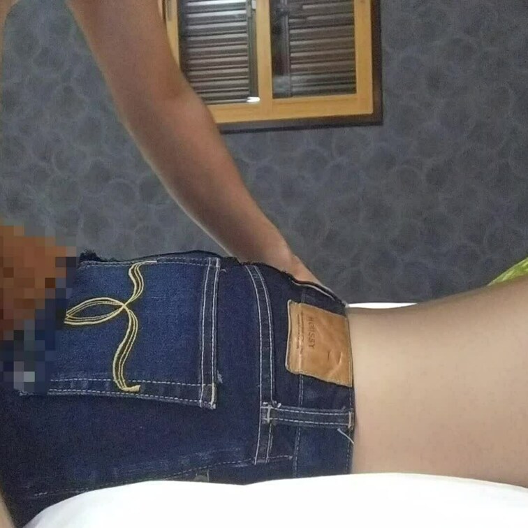 他人棒とmoussy穴開きスキニーを履いた妻のセックスをご覧下さい。

moussyぶっかけ編