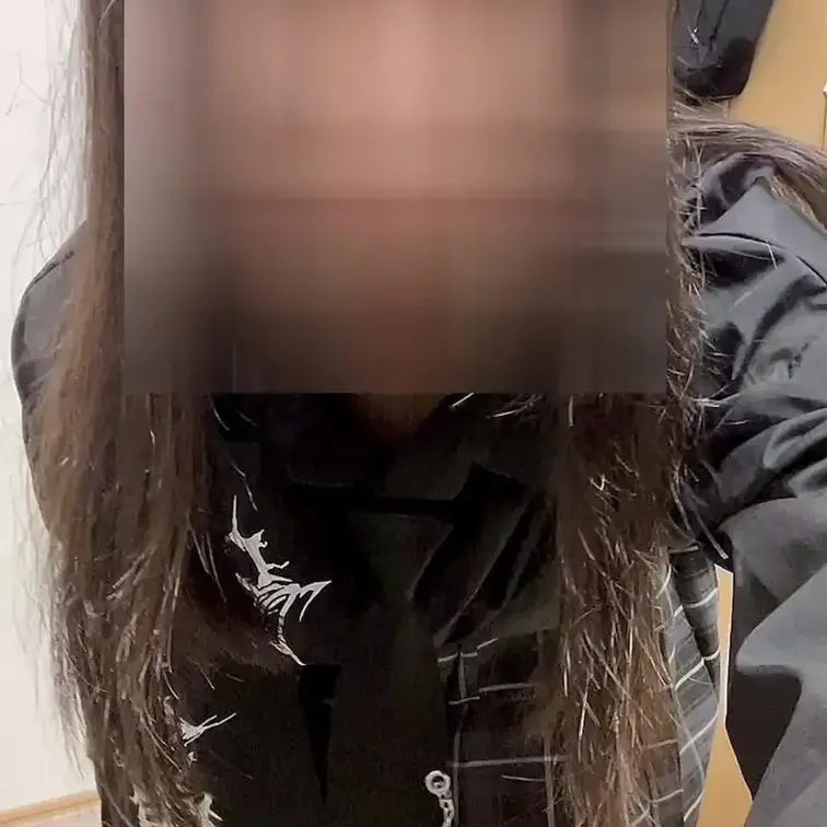 １３ちゃん①制服コス脱衣です^^