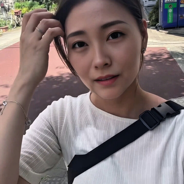 私の日常的な動画が見たいってお声をファンの方からいただいたので、去年の夏に撮ったお散歩動画をお見せしますね🚶‍♀️