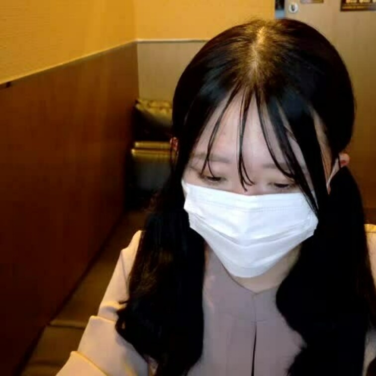 【あや 20 歳】

あやさんのライブ配信動画です
生配信 だと、1 回の有料配信を視聴すると、おおよそ平均 5,