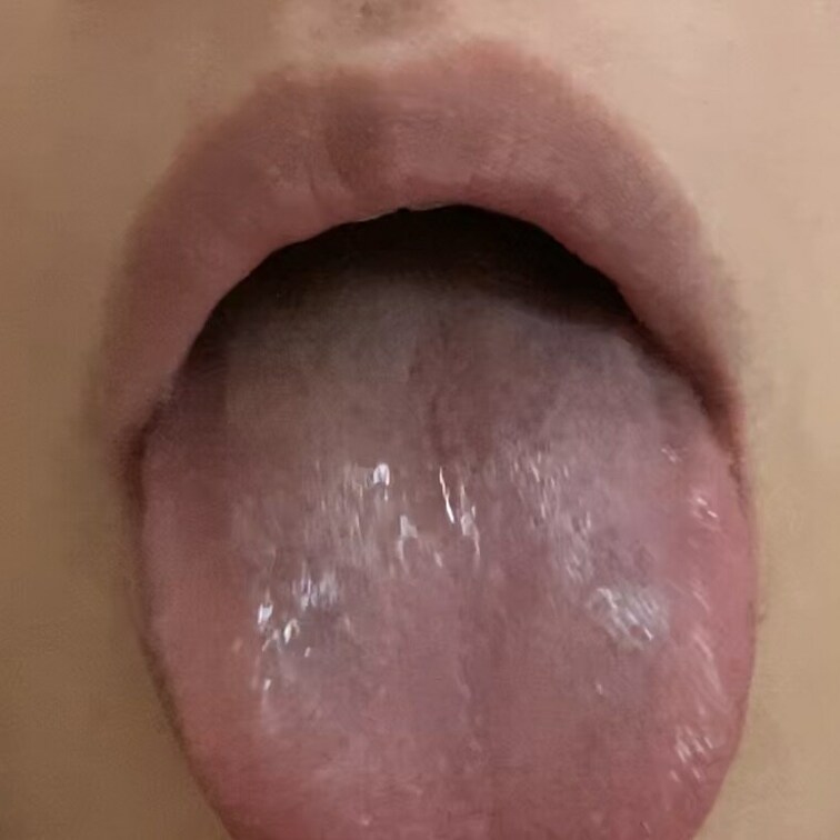 精子ゴッコンの後の舌ってこんな感じよぉ〜笑