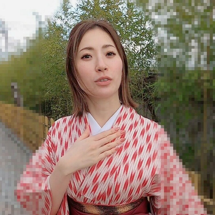 彼女に「卒業袴」を着てもらい街ぶらデートをしました。
はっきり言って「めちゃめちゃ」似合ってます。
でも、この日は冷