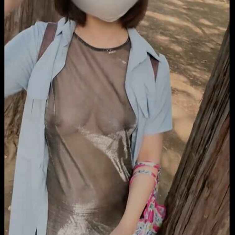 日曜の公園で人に見つからないようにパンチラと
透け透けワンピース撮影してきました