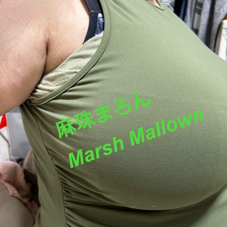 巨乳触る？
柔らかいよ。